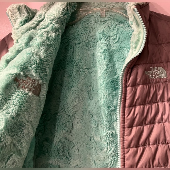 A north face puffer jacket. Girls 14/16 - Picture 4 of 5